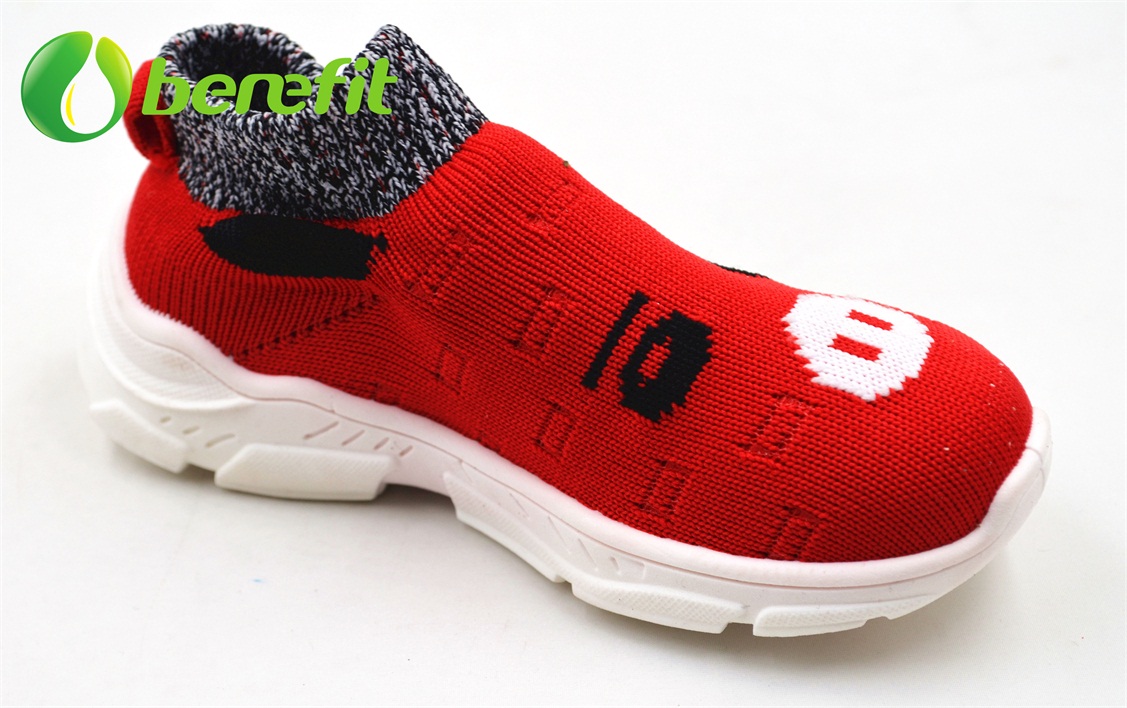 Zapatillas para niños con suela liviana y parte superior de calcetín que es fácil de caminar