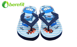 Chanclas azules para niños PE