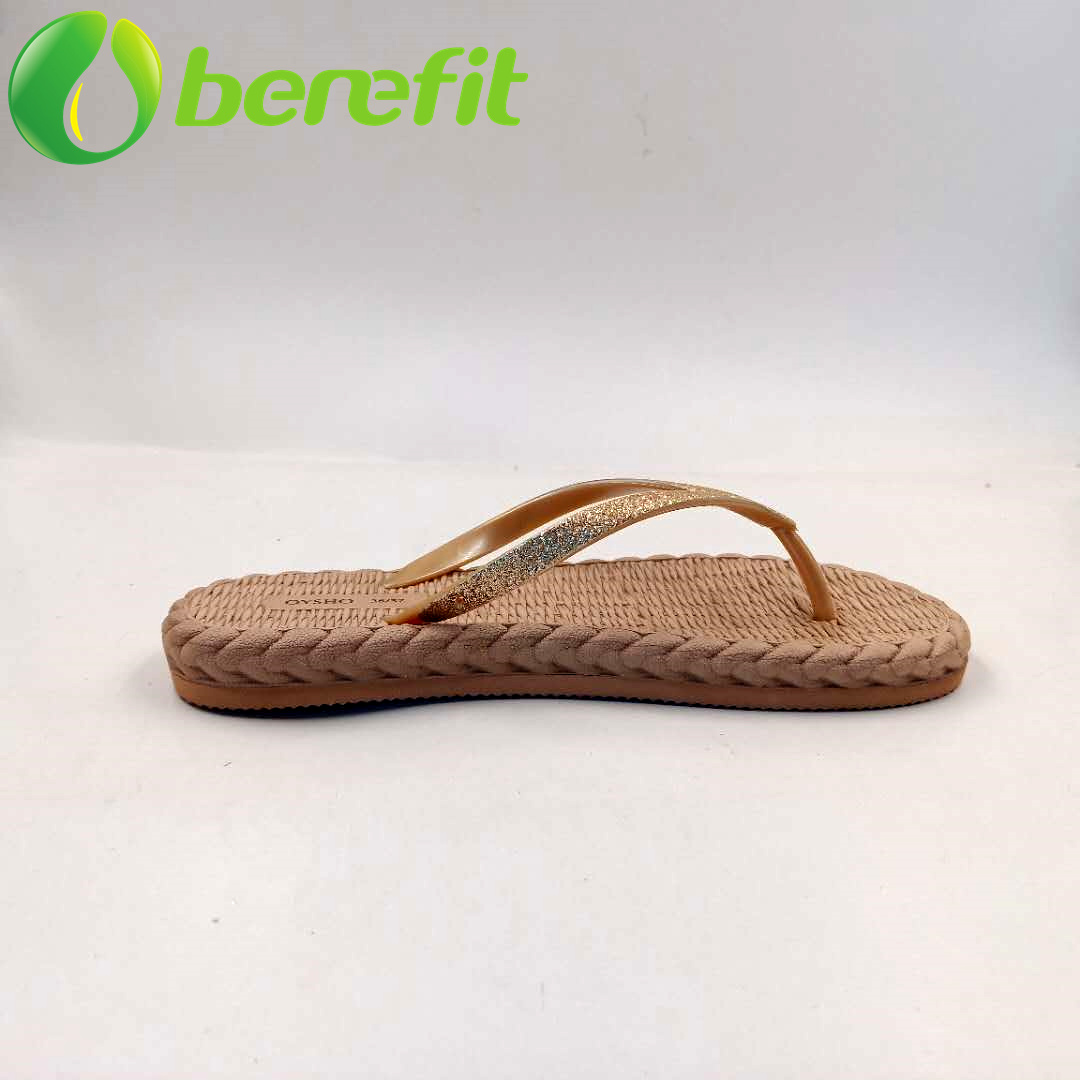 Chanclas para dama con plantilla en relieve de correa en V con purpurina dorada